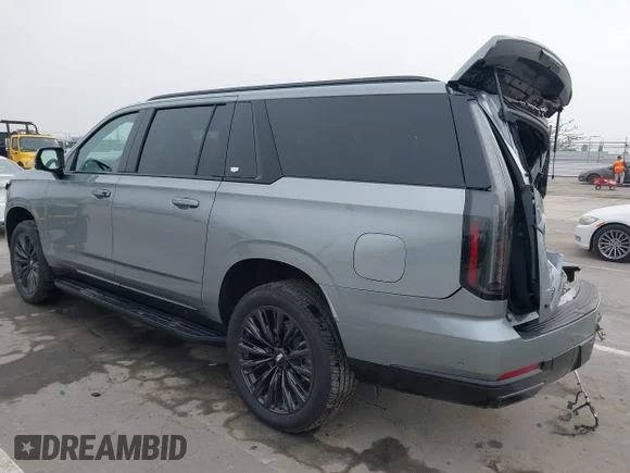 ✅ 2025 Cadillac Escalade ESV 4WD Sport • VIN: 1GYS9NRL9SR110028 • Lot: 44216991. Wystawiony na IAAI z przebiegiem 7 952 mil. Bezpłatny archiwum sprzedaży aukcyjnych z USA i szczegółowy raport historii pojazdu na DreamBid. Zdjęcie 3.