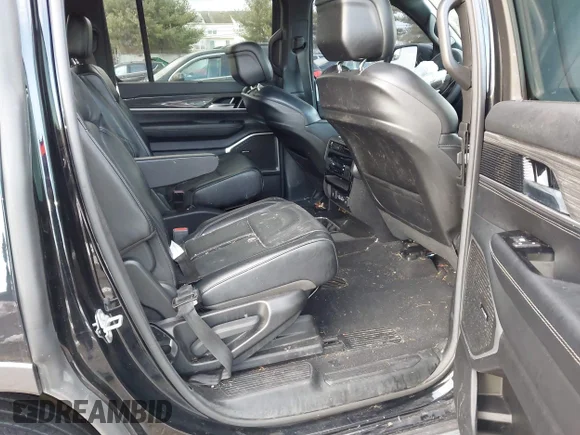 ✅ 2022 Jeep Wagoneer Series III • VIN: 1C4SJVDTXNS205781 • Lot: 44184032. Wystawiony na IAAI z przebiegiem 77 186 mil. Bezpłatny archiwum sprzedaży aukcyjnych z USA i szczegółowy raport historii pojazdu na DreamBid. Zdjęcie 8.