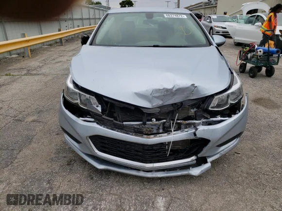 ✅ 2018 Chevrolet Cruze LS • VIN: 1G1BC5SM5J7219406 • Lot: 48374872. Wystawiony na Copart z przebiegiem 58 831 mil. Bezpłatny archiwum sprzedaży aukcyjnych z USA i szczegółowy raport historii pojazdu na DreamBid. Zdjęcie 9.