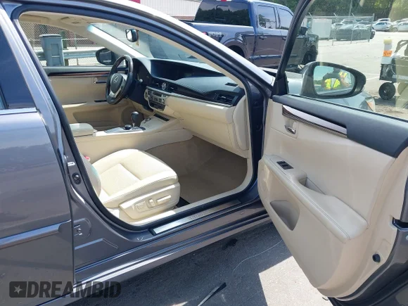 ✅ 2015 Lexus ES 330 • VIN: JTHBK1GG6F2176560 • Lot: 45375661. Wystawiony na IAAI z przebiegiem 105 463 mil. Bezpłatny archiwum sprzedaży aukcyjnych z USA i szczegółowy raport historii pojazdu na DreamBid. Zdjęcie 5.