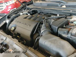 ✅ 2012 Lincoln MKS • VIN: 1LNHL9DR1CG802085 • Lot: 43448150. Wystawiony na IAAI z przebiegiem 134 002 mil. Bezpłatny archiwum sprzedaży aukcyjnych z USA i szczegółowy raport historii pojazdu na DreamBid. Zdjęcie 19.