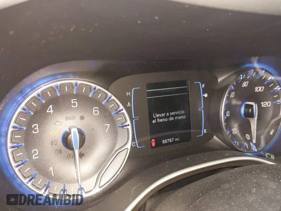 ✅ 2022 Chrysler Voyager LX • VIN: 2C4RC1CG8NR230301 • Lot: 44074529. Wystawiony na IAAI z przebiegiem 88 787 mil. Bezpłatny archiwum sprzedaży aukcyjnych z USA i szczegółowy raport historii pojazdu na DreamBid. Zdjęcie 7.