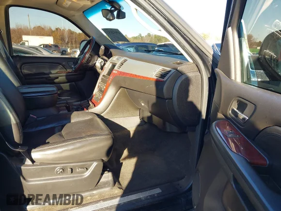 ✅ 2007 Cadillac Escalade ESV • VIN: 1GYFK66817R363881 • Lot: 43932157. Wystawiony na IAAI z przebiegiem 212 914 mil. Bezpłatny archiwum sprzedaży aukcyjnych z USA i szczegółowy raport historii pojazdu na DreamBid. Zdjęcie 5.