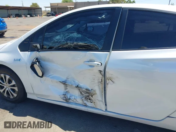 ✅ 2021 Toyota Prius LE • VIN: JTDKAMFP5M3192568 • Lot: 42785145. Listed on IAAI with 44,033 mi. Free auction sales archive from the USA and detailed vehicle history report at DreamBid. Image 6.