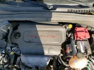 ✅ 2018 Jeep Renegade Altitude • VIN: ZACCJBBB1JPH49132 • Lot: 92597475. Wystawiony na Copart z przebiegiem 28 501 mil. Bezpłatny archiwum sprzedaży aukcyjnych z USA i szczegółowy raport historii pojazdu na DreamBid. Zdjęcie 14.