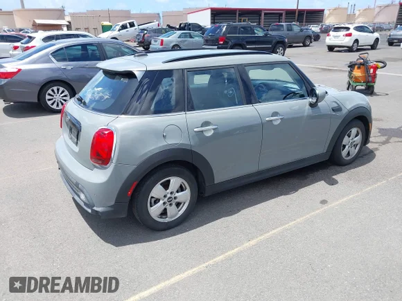 ✅ 2022 MINI Hardtop 4 Door Cooper • VIN: WMW33DK0XN2P59935 • Лот: 42099916. Опубліковано раніше на IAAI з пробігом 20 749 миль. Безкоштовний доступ до архіву аукціонних продажів зі США та докладний звіт про історію автомобіля на DreamBid. Зображення 4.