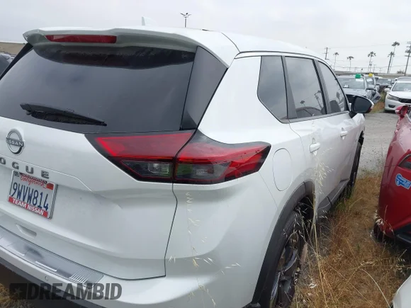 ✅ 2026 Nissan Rogue SV • VIN: 5N1BT3BA0TC733218 • Lot: 44825031. Wystawiony na IAAI z przebiegiem 10 338 mil. Bezpłatny archiwum sprzedaży aukcyjnych z USA i szczegółowy raport historii pojazdu na DreamBid. Zdjęcie 4.