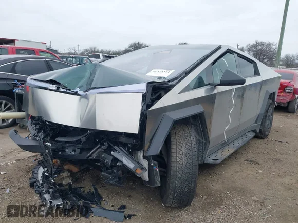 ✅ 2024 Tesla Cybertruck • VIN: 7G2CEHED2RA049086 • Лот: 41575161. Опубліковано раніше на IAAI з пробігом 8 570 миль. Безкоштовний доступ до архіву аукціонних продажів зі США та докладний звіт про історію автомобіля на DreamBid. Зображення 2.