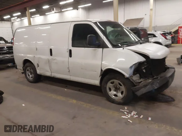 ✅ 2004 Chevrolet Express Cargo • VIN: 1GCFG15X241169535 • Lot: 42124609. Wystawiony na IAAI z przebiegiem 304 947 mil. Bezpłatny archiwum sprzedaży aukcyjnych z USA i szczegółowy raport historii pojazdu na DreamBid. Zdjęcie 1.