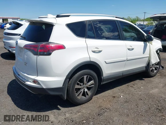 ✅ 2017 Toyota RAV4 XLE • VIN: JTMRFREV1HJ700503 • Лот: 45045584. Опубліковано раніше на IAAI з пробігом 211 292 миль. Безкоштовний доступ до архіву аукціонних продажів зі США та докладний звіт про історію автомобіля на DreamBid. Зображення 4.