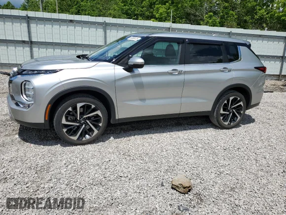 ✅ 2022 Mitsubishi Outlander SE • VIN: JA4J3UA80NZ087449 • Лот: 56560475. Опубликован ранее на Copart с пробегом 23 936 миль. Бесплатный доступ к архиву аукционных продаж из США и подробный отчёт об истории автомобиля на DreamBid. Изображение 1.