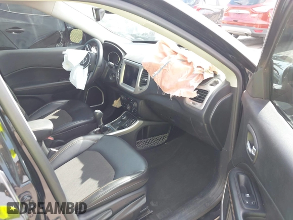 ✅ 2017 Jeep Compass Latitude • VIN: 3C4NJDBB4HT628621 • Лот: 43069986. Опубліковано раніше на IAAI з пробігом 99 651 миль. Безкоштовний доступ до архіву аукціонних продажів зі США та докладний звіт про історію автомобіля на DreamBid. Зображення 5.