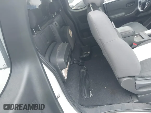 ✅ 2022 Nissan Frontier S • VIN: 1N6ED1CM8NN692790 • Lot: 43841718. Wystawiony na IAAI z przebiegiem 72 376 mil. Bezpłatny archiwum sprzedaży aukcyjnych z USA i szczegółowy raport historii pojazdu na DreamBid. Zdjęcie 8.
