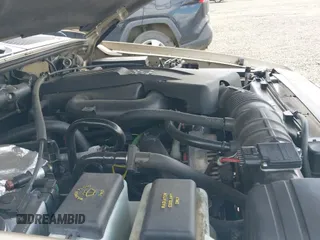 ✅ 2000 Ford Explorer XLT • VIN: 1FMDU73E8YZB25725 • Lot: 42301572. Listed on IAAI with 213,805 mi. Free auction sales archive from the USA and detailed vehicle history report at DreamBid. Image 12.