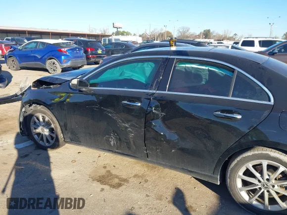 ✅ 2019 Mercedes-Benz A 220 • VIN: WDD3G4EB8KW031125 • Lot: 41393550. Wystawiony na IAAI z przebiegiem 38 368 mil. Bezpłatny archiwum sprzedaży aukcyjnych z USA i szczegółowy raport historii pojazdu na DreamBid. Zdjęcie 6.