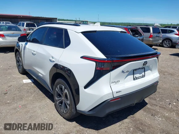 ✅ 2024 Toyota bZ4X XLE • VIN: JTMAAAAA8RA033561 • Lot: 42307619. Wystawiony na IAAI z przebiegiem 12 328 mil. Bezpłatny archiwum sprzedaży aukcyjnych z USA i szczegółowy raport historii pojazdu na DreamBid. Zdjęcie 3.