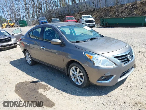 ✅ 2015 Nissan Versa SV • VIN: 3N1CN7AP0FL948142 • Лот: 44814670. Опубліковано раніше на IAAI з пробігом 163 241 миль. Безкоштовний доступ до архіву аукціонних продажів зі США та докладний звіт про історію автомобіля на DreamBid. Зображення 1.