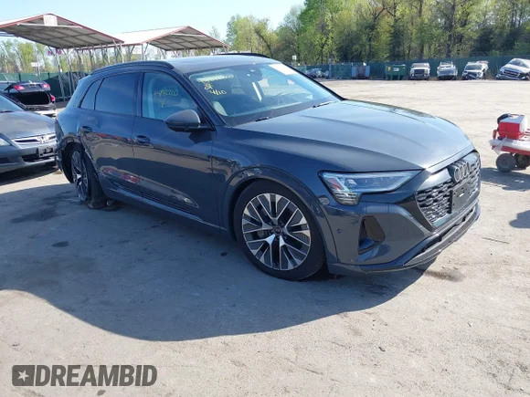 ✅ 2024 Audi Q8 e-tron Prestige • VIN: WA16ABGE9RB007688 • Лот: 44842220. Опубліковано раніше на IAAI з пробігом 27 738 миль. Безкоштовний доступ до архіву аукціонних продажів зі США та докладний звіт про історію автомобіля на DreamBid. Зображення 1.