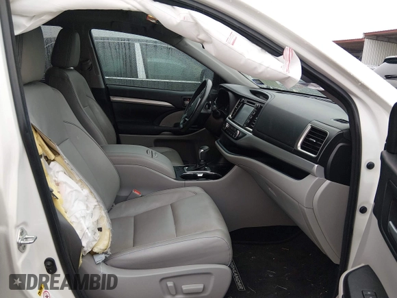 ✅ 2018 Toyota Highlander SE • VIN: 5TDKZRFH0JS282686 • Лот: 43961715. Опубліковано раніше на IAAI з пробігом 76 090 миль. Безкоштовний доступ до архіву аукціонних продажів зі США та докладний звіт про історію автомобіля на DreamBid. Зображення 5.