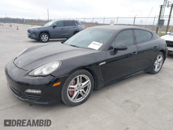 ✅ 2013 Porsche Panamera • VIN: WP0AA2A70DL011450 • Лот: 41603123. Опубліковано раніше на IAAI з пробігом 97 212 миль. Безкоштовний доступ до архіву аукціонних продажів зі США та докладний звіт про історію автомобіля на DreamBid. Зображення 2.