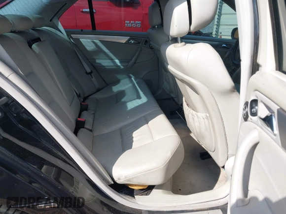 ✅ 2006 Mercedes-Benz C 230 Sport • VIN: WDBRF52H66F746656 • Lot: 43745424. Wystawiony na IAAI z przebiegiem 197 866 mil. Bezpłatny archiwum sprzedaży aukcyjnych z USA i szczegółowy raport historii pojazdu na DreamBid. Zdjęcie 8.