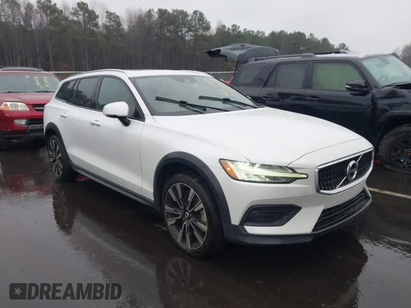 ✅ 2020 Volvo V60 • VIN: YV4102WK0L1031656 • Лот: 44275314. Опубліковано раніше на IAAI з пробігом 39 621 миль. Безкоштовний доступ до архіву аукціонних продажів зі США та докладний звіт про історію автомобіля на DreamBid. Зображення 1.