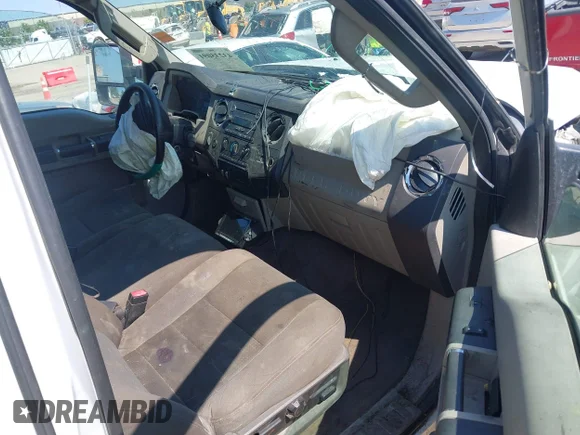 ✅ 2010 Ford F-250 XL • VIN: 1FTSX2B50AEB00838 • Lot: 43235091. Wystawiony na IAAI z przebiegiem 248 770 mil. Bezpłatny archiwum sprzedaży aukcyjnych z USA i szczegółowy raport historii pojazdu na DreamBid. Zdjęcie 5.