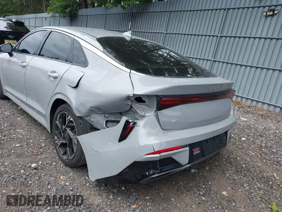 ✅ 2025 Kia K5 GT-Line • VIN: KNAG64J79S5281847 • Lot: 43028062. Wystawiony na IAAI z przebiegiem 28 769 mil. Bezpłatny archiwum sprzedaży aukcyjnych z USA i szczegółowy raport historii pojazdu na DreamBid. Zdjęcie 6.
