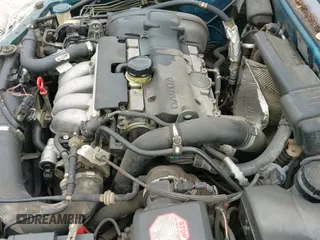 ✅ 2001 Volvo V40 • VIN: YV1VW29531F656295 • Lot: 42280990. Wystawiony na IAAI z przebiegiem 175 196 mil. Bezpłatny archiwum sprzedaży aukcyjnych z USA i szczegółowy raport historii pojazdu na DreamBid. Zdjęcie 13.