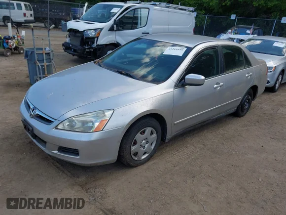 ✅ 2006 Honda Accord LX • VIN: 1HGCM56446A062515 • Lot: 45289955. Wystawiony na IAAI z przebiegiem 205 948 mil. Bezpłatny archiwum sprzedaży aukcyjnych z USA i szczegółowy raport historii pojazdu na DreamBid. Zdjęcie 2.
