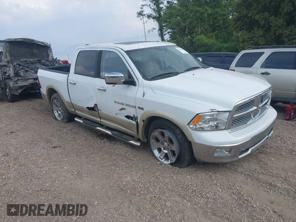 ✅ 2011 Ram 1500 Sport • VIN: 1D7RB1CTXBS530440 • Лот: 43208398. Опубліковано раніше на IAAI з пробігом 104 213 миль. Безкоштовний доступ до архіву аукціонних продажів зі США та докладний звіт про історію автомобіля на DreamBid. Зображення 1.