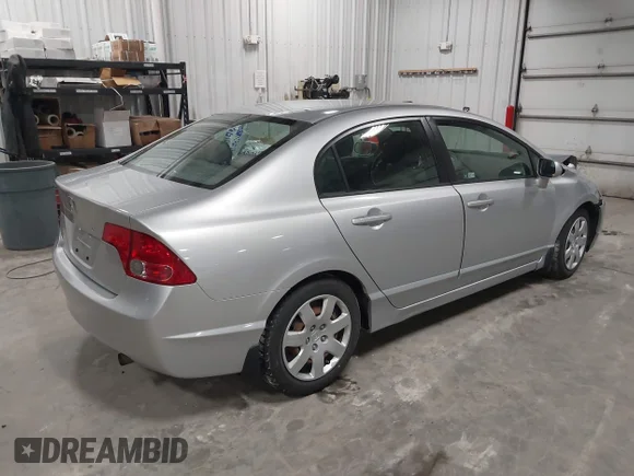 ✅ 2008 Honda Civic LX • VIN: 1HGFA16518L088052 • Lot: 44583845. Wystawiony na IAAI z przebiegiem 85 017 mil. Bezpłatny archiwum sprzedaży aukcyjnych z USA i szczegółowy raport historii pojazdu na DreamBid. Zdjęcie 4.