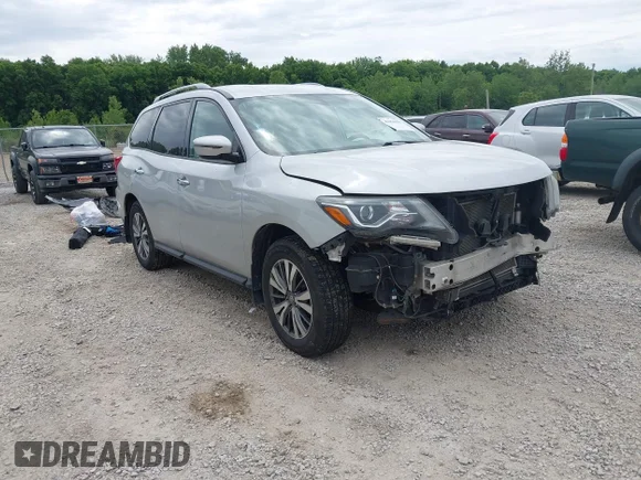 ✅ 2018 Nissan Pathfinder SV • VIN: 5N1DR2MM3JC627206 • Lot: 45256070. Wystawiony na IAAI z przebiegiem 191 421 mil. Bezpłatny archiwum sprzedaży aukcyjnych z USA i szczegółowy raport historii pojazdu na DreamBid. Zdjęcie 1.