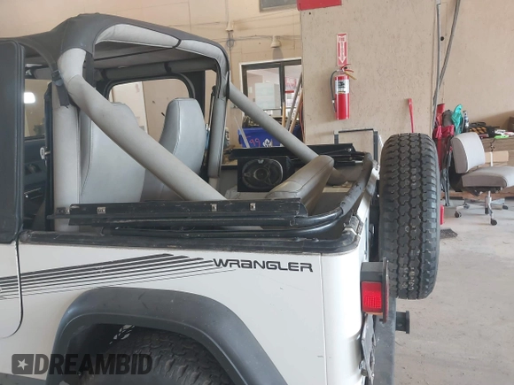✅ 1991 Jeep Wrangler • VIN: 2J4FY19P4MJ131591 • Лот: 45283547. Опубліковано раніше на IAAI з пробігом 161 540 миль. Безкоштовний доступ до архіву аукціонних продажів зі США та докладний звіт про історію автомобіля на DreamBid. Зображення 6.