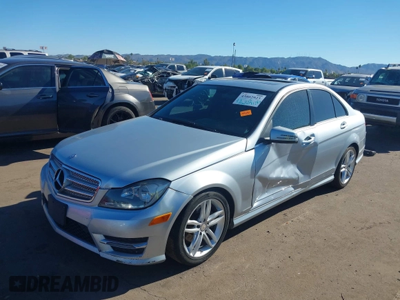 ✅ 2014 Mercedes-Benz C 250 Sport • VIN: WDDGF4HB6EG247070 • Lot: 43802923. Wystawiony na IAAI z przebiegiem 139 186 mil. Bezpłatny archiwum sprzedaży aukcyjnych z USA i szczegółowy raport historii pojazdu na DreamBid. Zdjęcie 2.