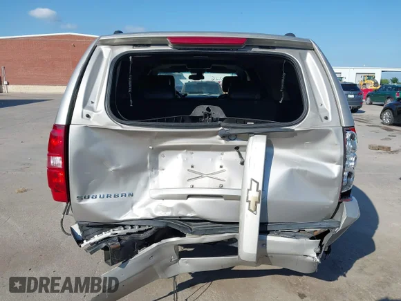 ✅ 2007 Chevrolet Suburban LTZ • VIN: 3GNFC16J57G103628 • Lot: 42373026. Wystawiony na IAAI z przebiegiem 293 570 mil. Bezpłatny archiwum sprzedaży aukcyjnych z USA i szczegółowy raport historii pojazdu na DreamBid. Zdjęcie 6.