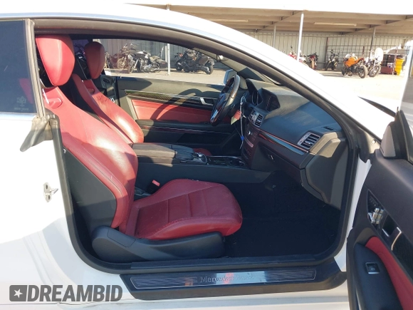 ✅ 2016 Mercedes-Benz E 400 • VIN: WDDKJ6HB9GF335642 • Lot: 43351981. Wystawiony na IAAI z przebiegiem 88 526 mil. Bezpłatny archiwum sprzedaży aukcyjnych z USA i szczegółowy raport historii pojazdu na DreamBid. Zdjęcie 5.