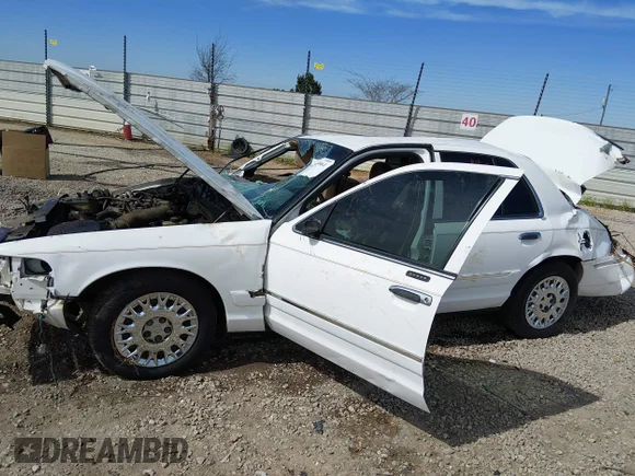 ✅ 2003 Mercury Grand Marquis GS Convenience • VIN: 2MEFM74W63X688595 • Lot: 44646061. Wystawiony na IAAI z przebiegiem 180 567 mil. Bezpłatny archiwum sprzedaży aukcyjnych z USA i szczegółowy raport historii pojazdu na DreamBid. Zdjęcie 6.
