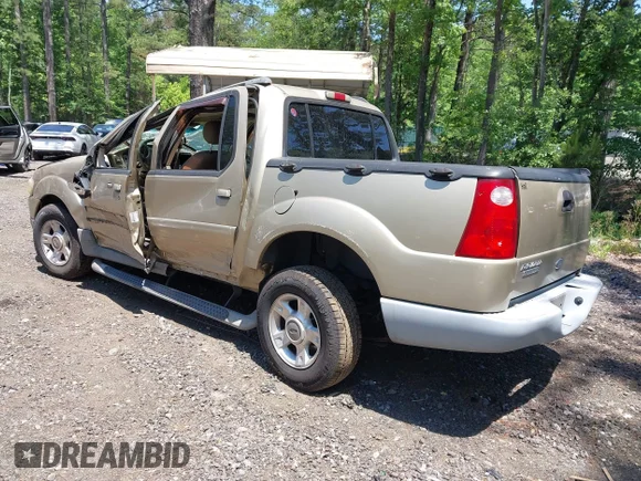 ✅ 2003 Ford Explorer Sport Trac XLS • VIN: 1FMZU67E63UA04966 • Lot: 45130071. Wystawiony na IAAI z przebiegiem 273 841 mil. Bezpłatny archiwum sprzedaży aukcyjnych z USA i szczegółowy raport historii pojazdu na DreamBid. Zdjęcie 3.