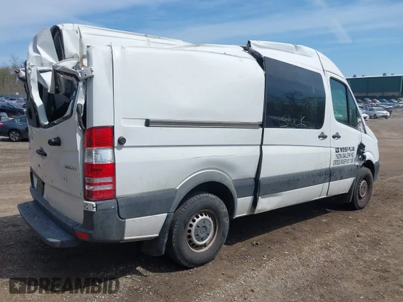 ✅ 2017 Mercedes-Benz Sprinter Crew • VIN: WD4PE7CD5HP525460 • Лот: 44930711. Опубліковано раніше на IAAI з пробігом 81 909 миль. Безкоштовний доступ до архіву аукціонних продажів зі США та докладний звіт про історію автомобіля на DreamBid. Зображення 4.