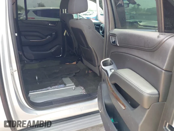 ✅ 2015 Chevrolet Suburban LS • VIN: 1GNSCHKC2FR256271 • Lot: 44700024. Wystawiony na IAAI z przebiegiem 201 051 mil. Bezpłatny archiwum sprzedaży aukcyjnych z USA i szczegółowy raport historii pojazdu na DreamBid. Zdjęcie 8.