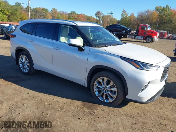 ✅ 2024 Toyota Highlander LE • VIN: 5TDKDRBH2RS566367 • Lot: 43409741. Listed on IAAI with 11,242 mi. Free auction sales archive from the USA and detailed vehicle history report at DreamBid. Image 1.
