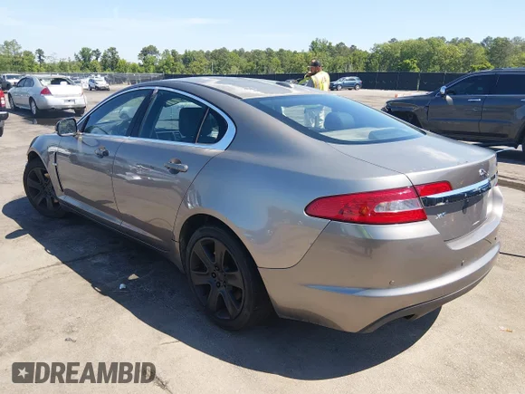 ✅ 2010 Jaguar XF Luxury • VIN: SAJWA0FA5AHR65819 • Lot: 44863662. Wystawiony na IAAI z przebiegiem 191 409 mil. Bezpłatny archiwum sprzedaży aukcyjnych z USA i szczegółowy raport historii pojazdu na DreamBid. Zdjęcie 3.