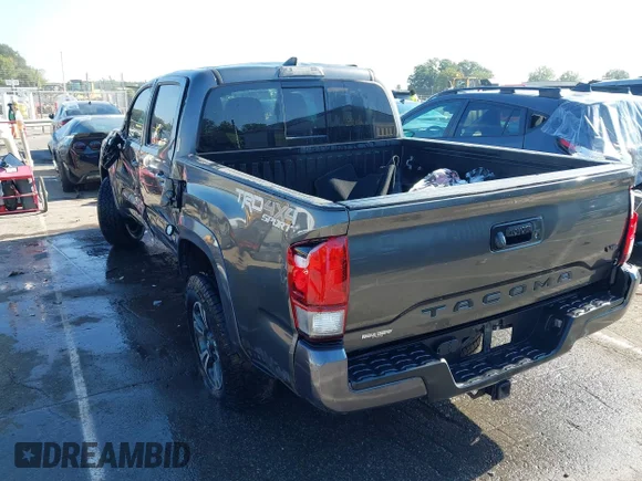 ✅ 2019 Toyota Tacoma SR5 • VIN: 3TMCZ5AN2KM231203 • Lot: 43203975. Wystawiony na IAAI z przebiegiem 61 168 mil. Bezpłatny archiwum sprzedaży aukcyjnych z USA i szczegółowy raport historii pojazdu na DreamBid. Zdjęcie 3.