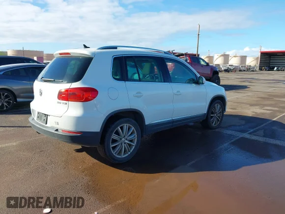 ✅ 2015 Volkswagen Tiguan S • VIN: WVGAV7AX3FW605755 • Lot: 44135228. Wystawiony na IAAI z przebiegiem 79 736 mil. Bezpłatny archiwum sprzedaży aukcyjnych z USA i szczegółowy raport historii pojazdu na DreamBid. Zdjęcie 4.