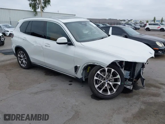 ✅ 2026 BMW X5 xDrive40i • VIN: 5UX23EU05T9196023 • Lot: 45317177. Wystawiony na IAAI z przebiegiem 7 242 mil. Bezpłatny archiwum sprzedaży aukcyjnych z USA i szczegółowy raport historii pojazdu na DreamBid. Zdjęcie 1.