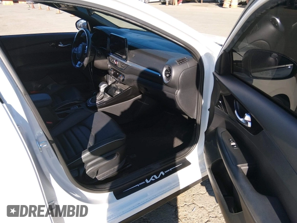 ✅ 2022 Kia Forte GT-Line • VIN: 3KPF54AD9NE472006 • Lot: 44104923. Wystawiony na IAAI z przebiegiem 59 800 mil. Bezpłatny archiwum sprzedaży aukcyjnych z USA i szczegółowy raport historii pojazdu na DreamBid. Zdjęcie 5.