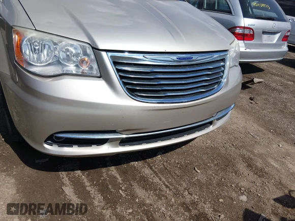 ✅ 2013 Chrysler Town & Country Touring L • VIN: 2C4RC1CG5DR646577 • Лот: 45458876. Опубликован ранее на IAAI с пробегом 245 508 миль. Бесплатный доступ к архиву аукционных продаж из США и подробный отчёт об истории автомобиля на DreamBid. Изображение 6.