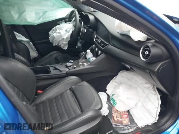 ✅ 2018 Alfa Romeo Giulia Ti Sport • VIN: ZARFAEEN2J7568483 • Лот: 45223786. Опубликован ранее на IAAI с пробегом Не указан. Бесплатный доступ к архиву аукционных продаж из США и подробный отчёт об истории автомобиля на DreamBid. Изображение 5.