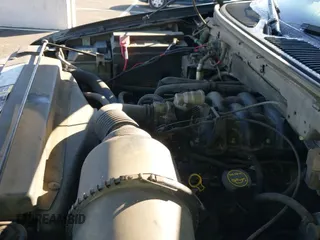 ✅ 2003 Ford F-150 XL • VIN: 1FTRF07263KB63435 • Lot: 41680122. Wystawiony na IAAI z przebiegiem 365 256 mil. Bezpłatny archiwum sprzedaży aukcyjnych z USA i szczegółowy raport historii pojazdu na DreamBid. Zdjęcie 12.